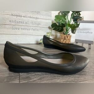 Crocs Rio Cut Out Pointed Toe Jelly Ballet Flats in See Through Black. Size 7